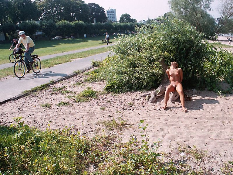Bild 71503 von Schambereich in Kategorie Public nude