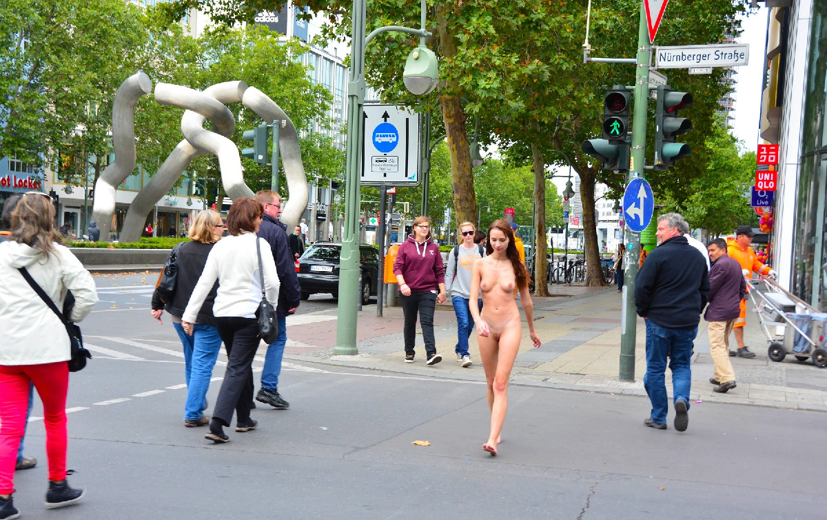 Bild 79805 von Schambereich in Kategorie Public Nude