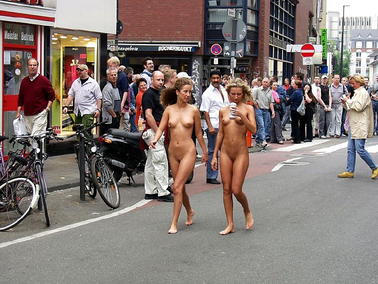 Bild 71396 von Schambereich in Kategorie Public nude