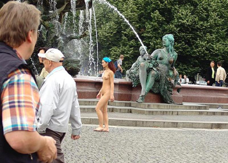 Bild 100598 von R2D2 in Kategorie Public nude