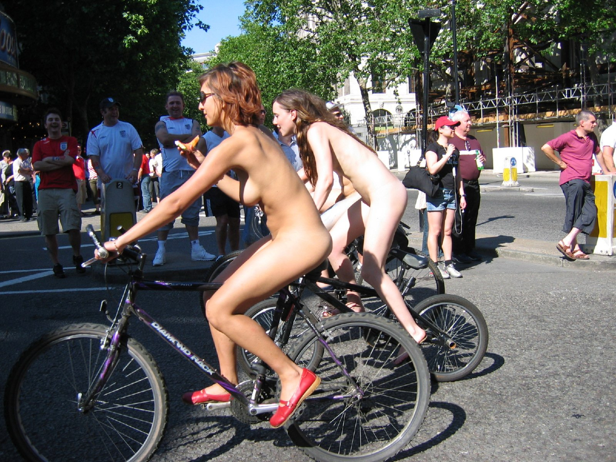 Bild 70399 von Schambereich in Kategorie Public Nude