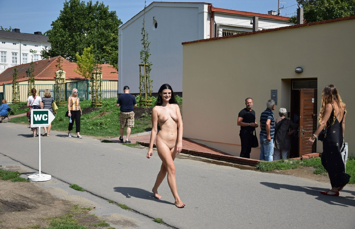 Bild 81375 von Schambereich in Kategorie Public Nude