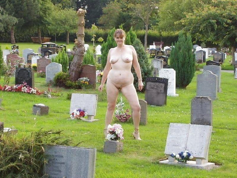Bild 88214 von SlutExposer in Kategorie Public nude