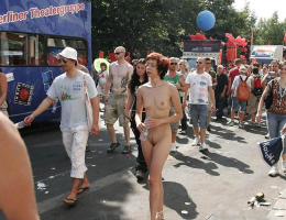 Bild 100585 von R2D2 in Kategorie Public Nude
