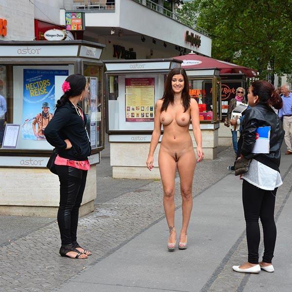 Bild 99943 von R2D2 in Kategorie Public Nude