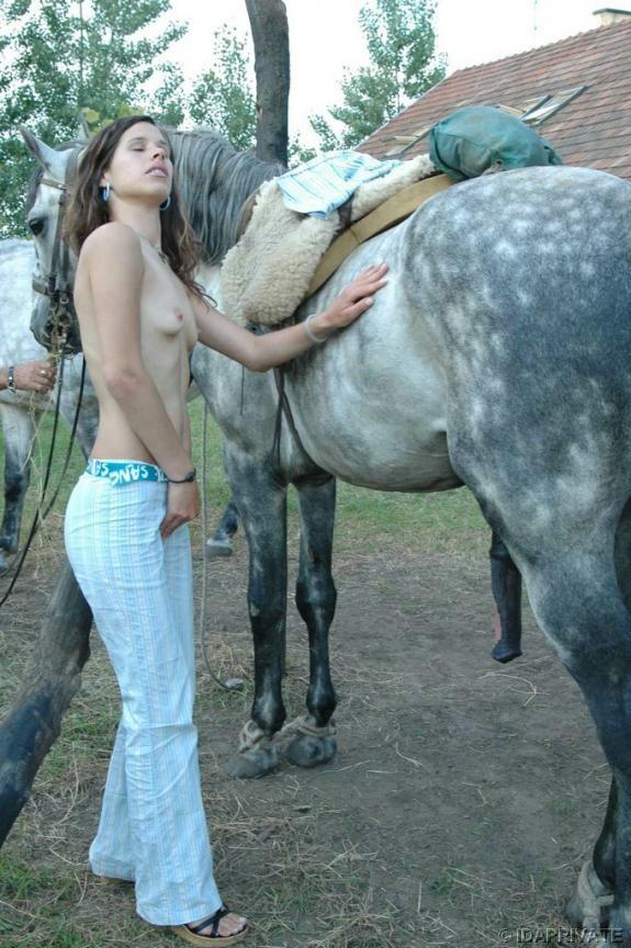 Bild 689647 von Pferdefan22 in Kategorie Public Nude